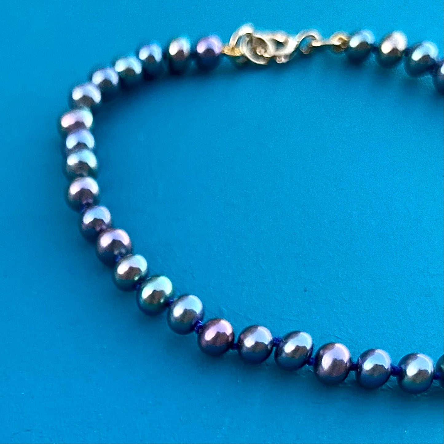 Peacock blue-grey pearl set